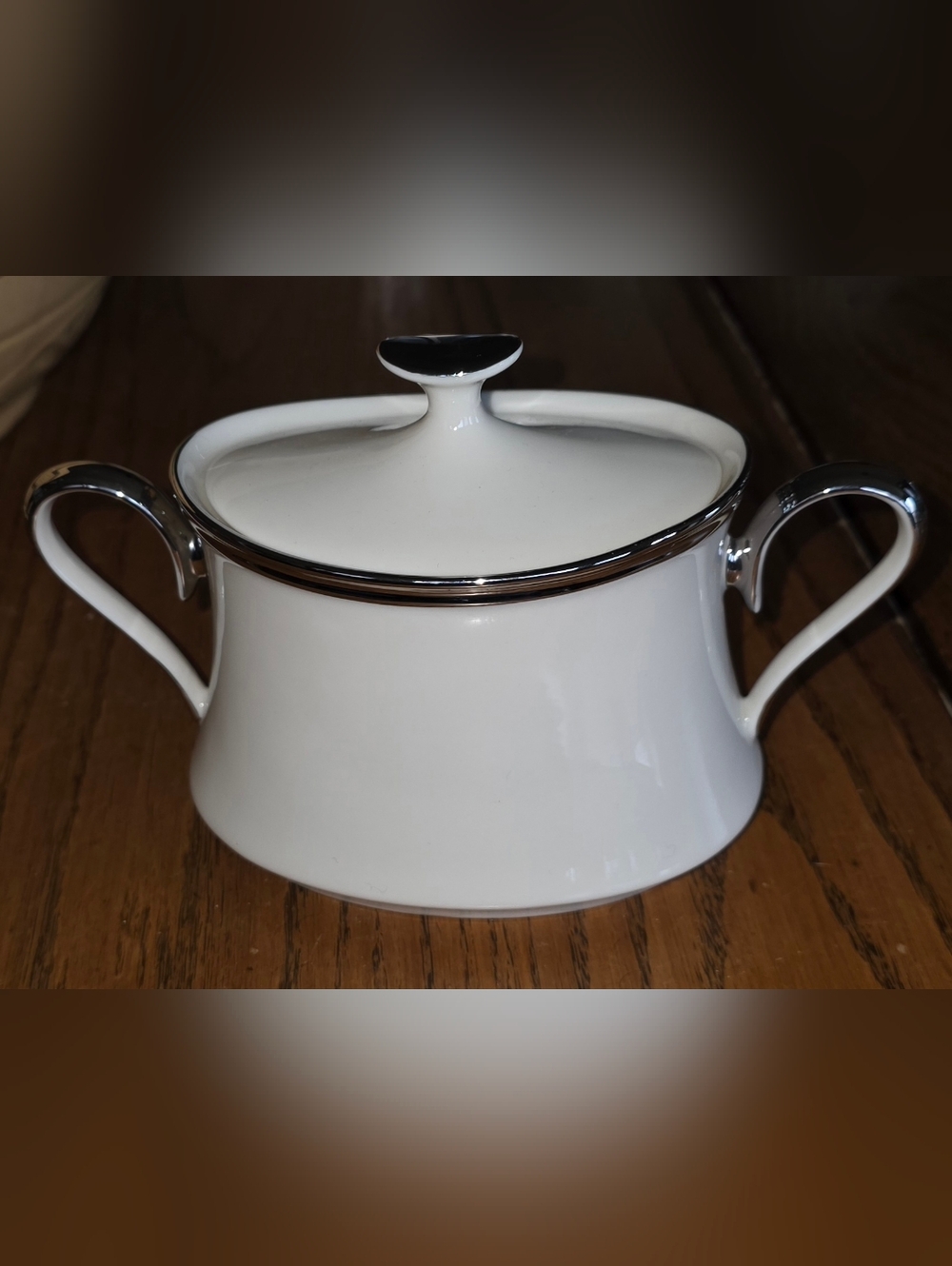 Lenox China Solitaire Platinum Trim Sugar Bowl. Excellent Condition Like New.